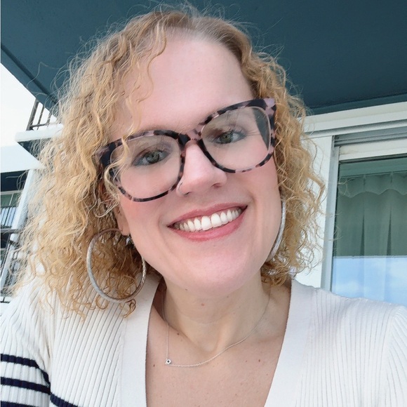 Meet your Posher, Jennifer - Picture 1 of 1